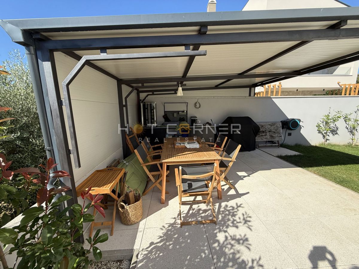 Pola, appartamento di lusso con piscina a 2 km dalla spiaggia