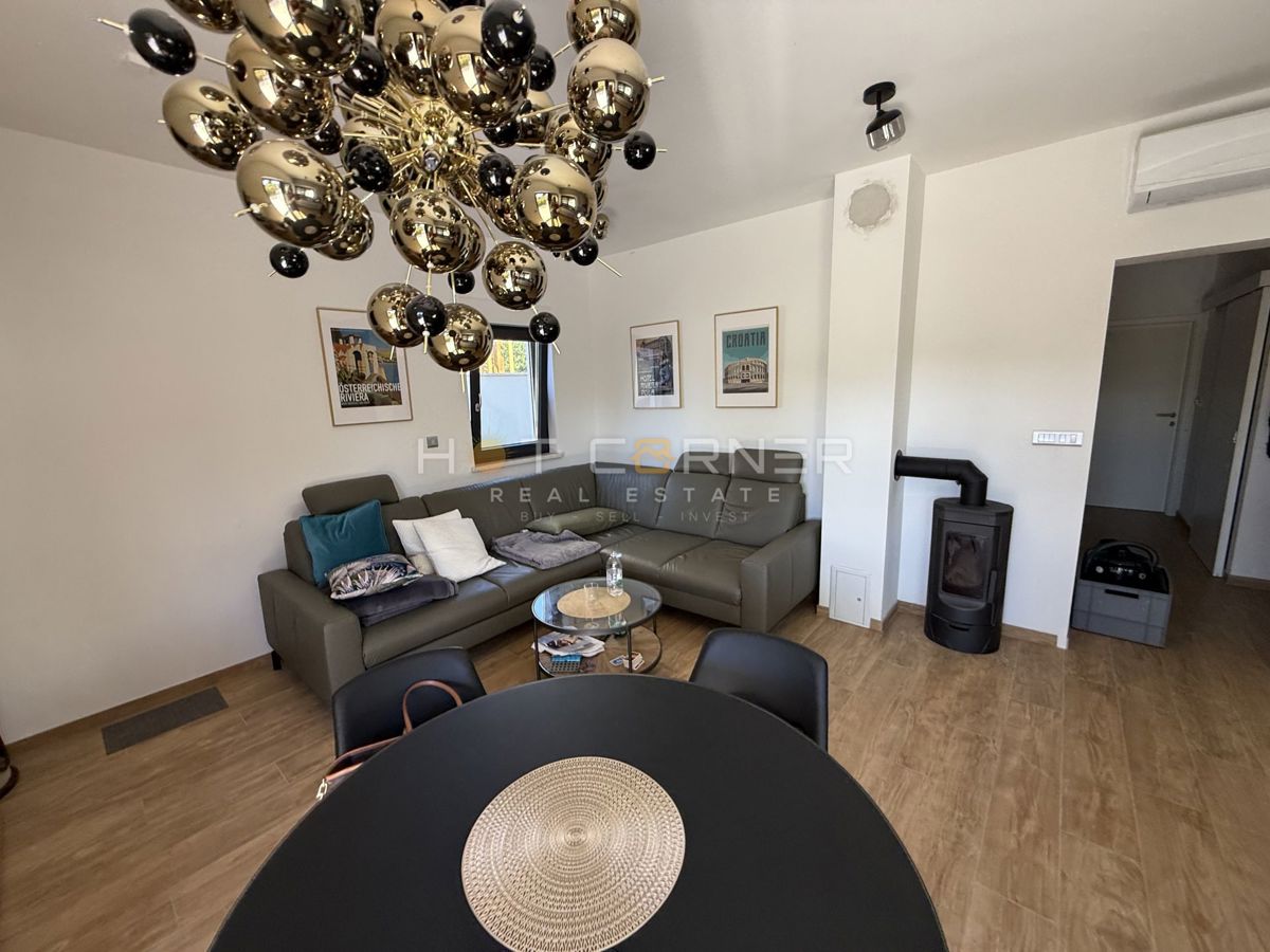 Pola, appartamento di lusso con piscina a 2 km dalla spiaggia