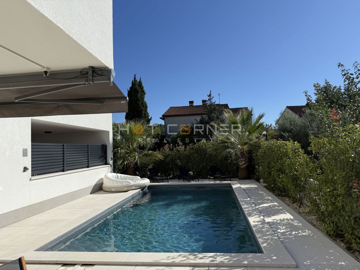 Pola, appartamento di lusso con piscina a 2 km dalla spiaggia