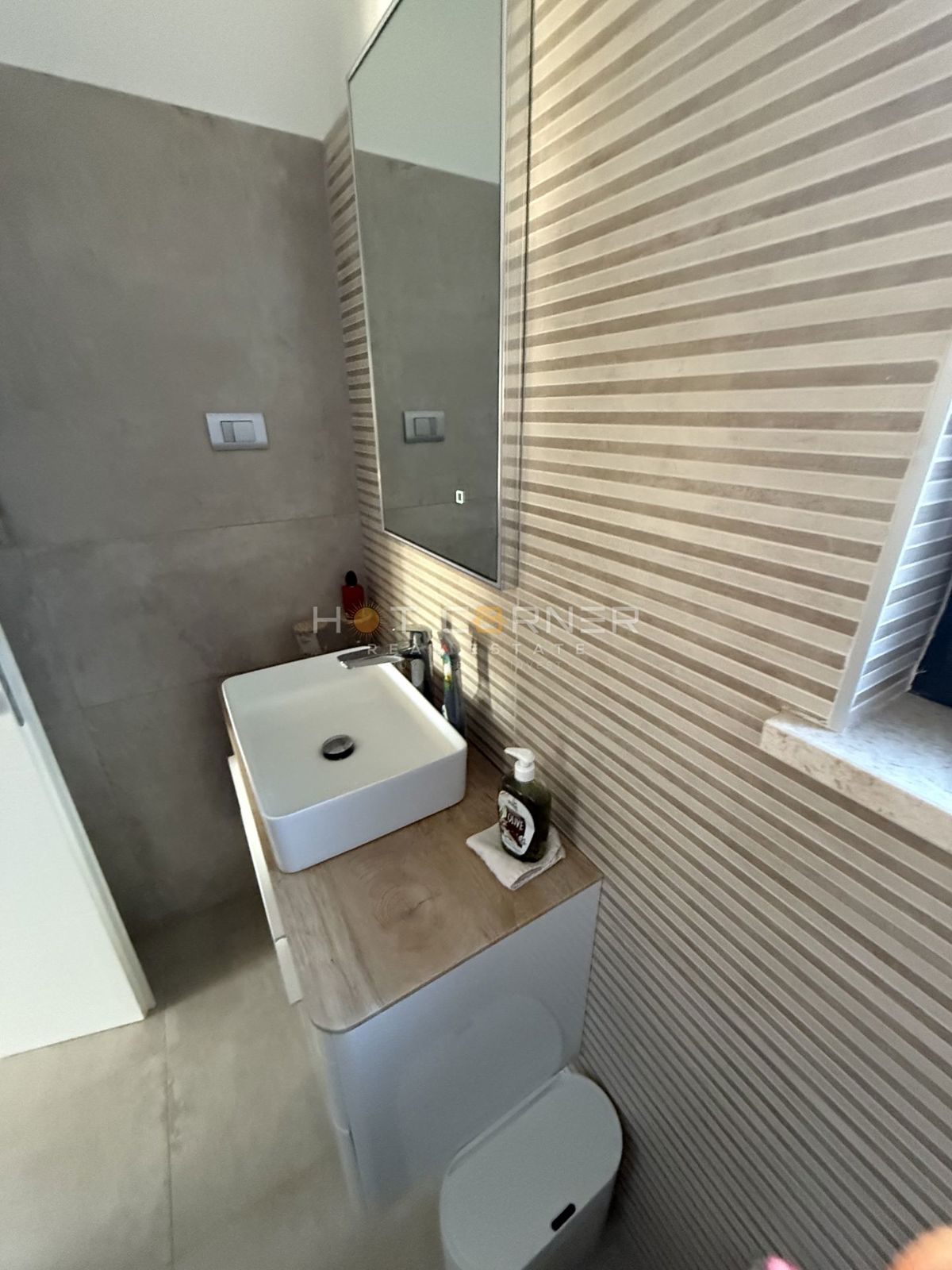 Pola, appartamento di lusso con piscina a 2 km dalla spiaggia