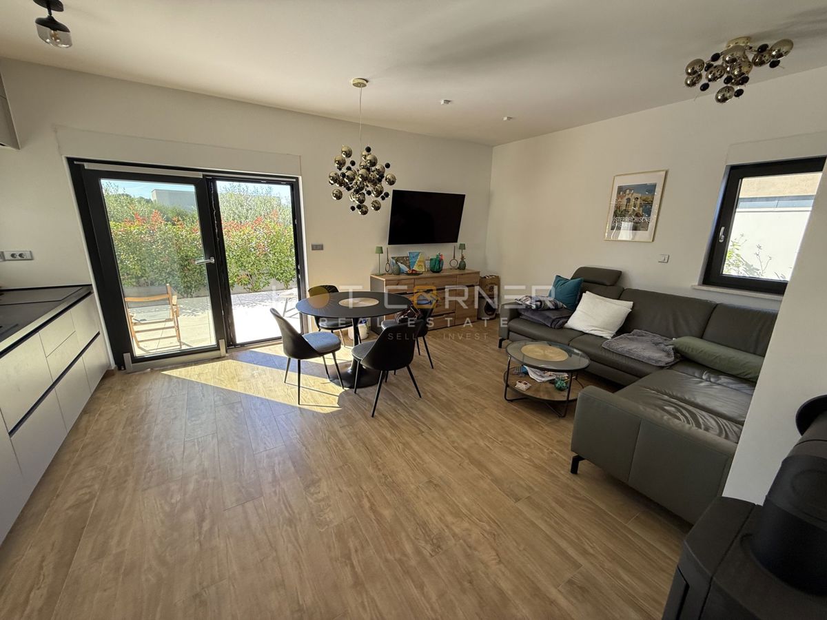 Pola, appartamento di lusso con piscina a 2 km dalla spiaggia