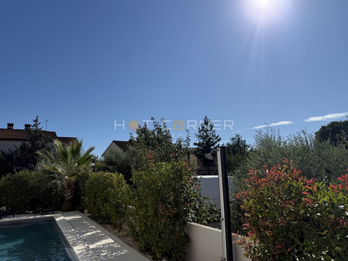 Pola, appartamento di lusso con piscina a 2 km dalla spiaggia