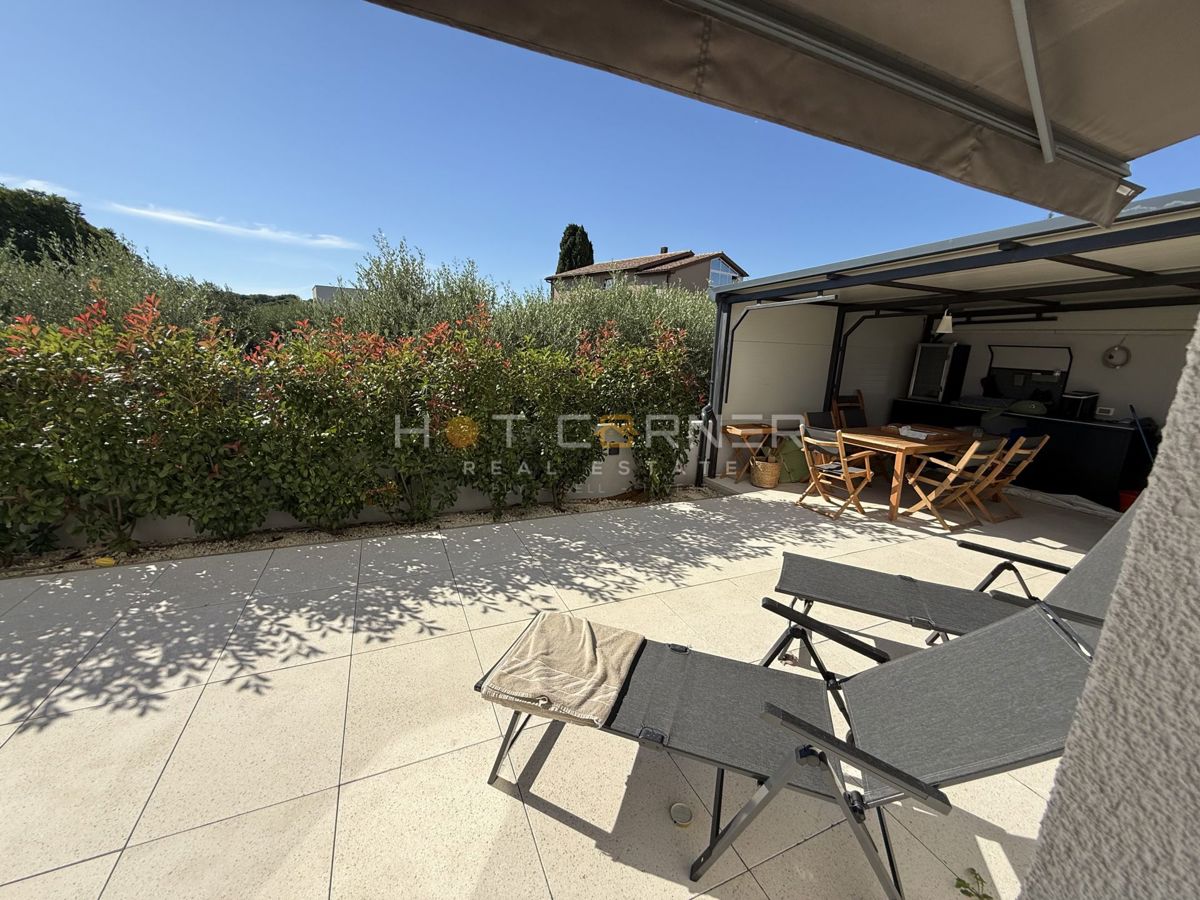 Pola, appartamento di lusso con piscina a 2 km dalla spiaggia