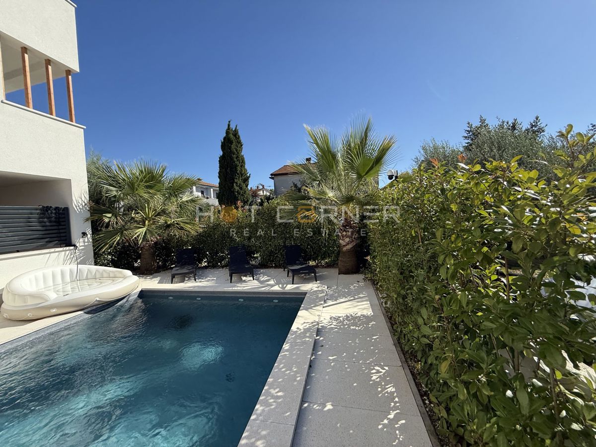 Pola, appartamento di lusso con piscina a 2 km dalla spiaggia