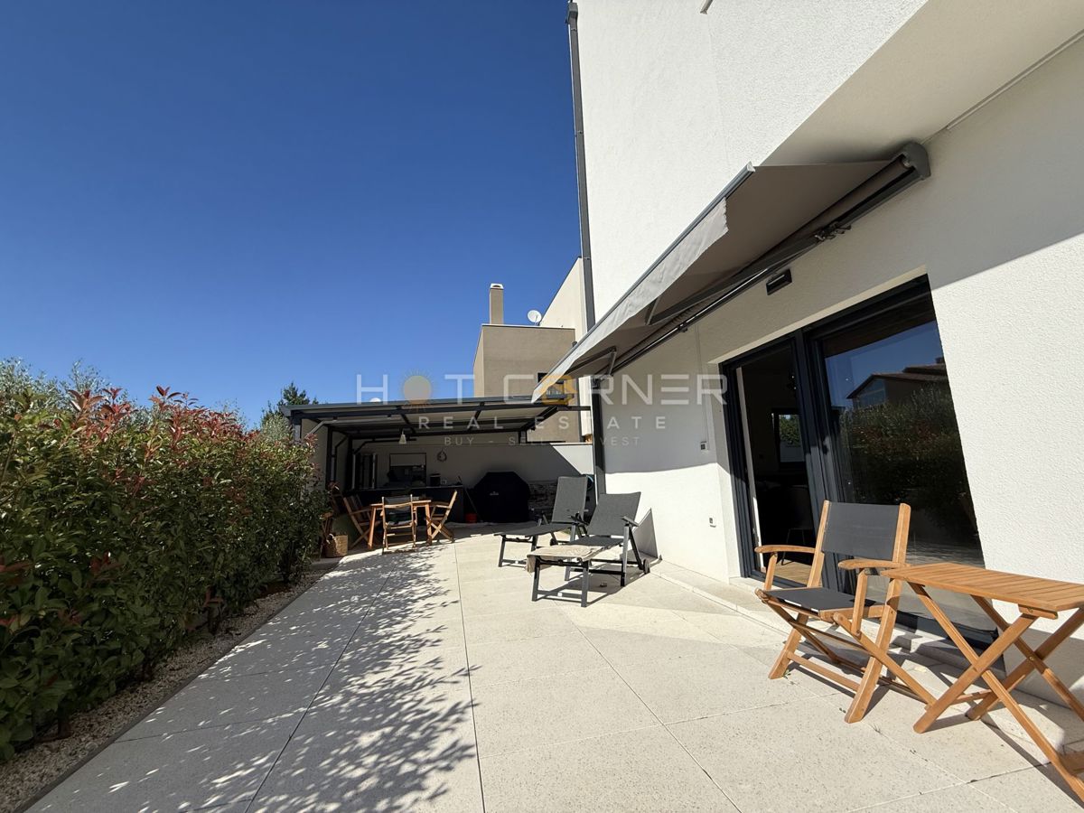 Pola, appartamento di lusso con piscina a 2 km dalla spiaggia