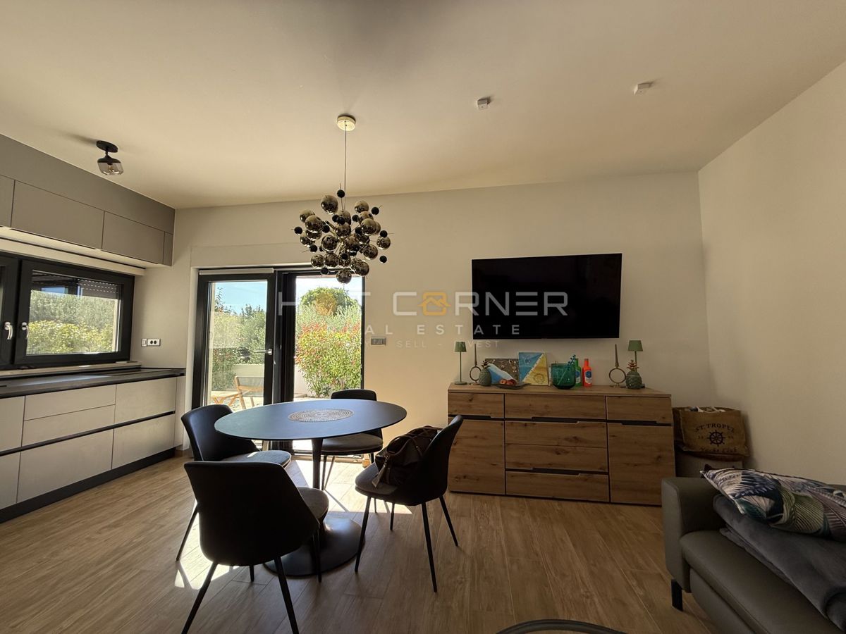 Pola, appartamento di lusso con piscina a 2 km dalla spiaggia