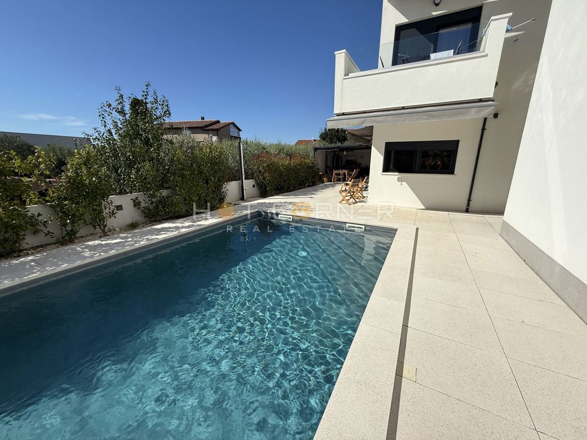 Pola, appartamento di lusso con piscina a 2 km dalla spiaggia