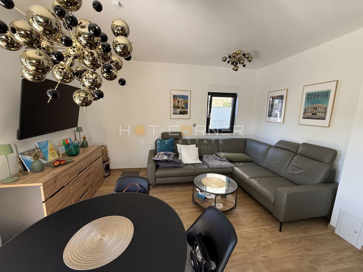 Pola, appartamento di lusso con piscina a 2 km dalla spiaggia