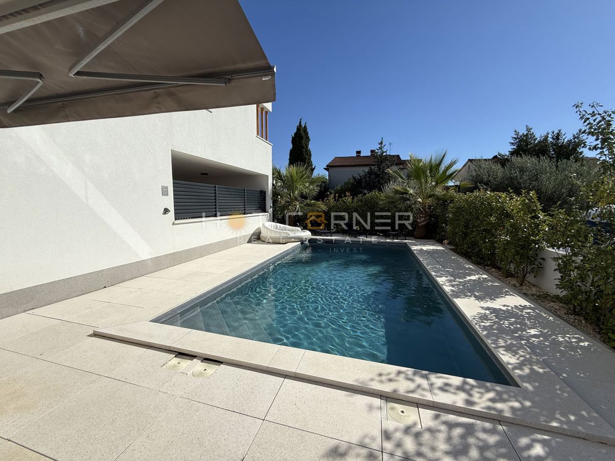 Pola, appartamento di lusso con piscina a 2 km dalla spiaggia