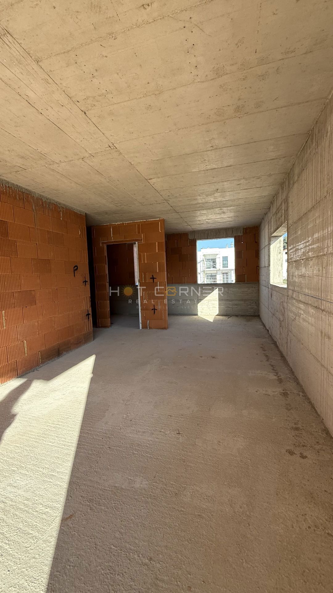 Pola Valmade – spazioso appartamento con grande terrazza e parcheggio, roh-bau, 96,7 m²