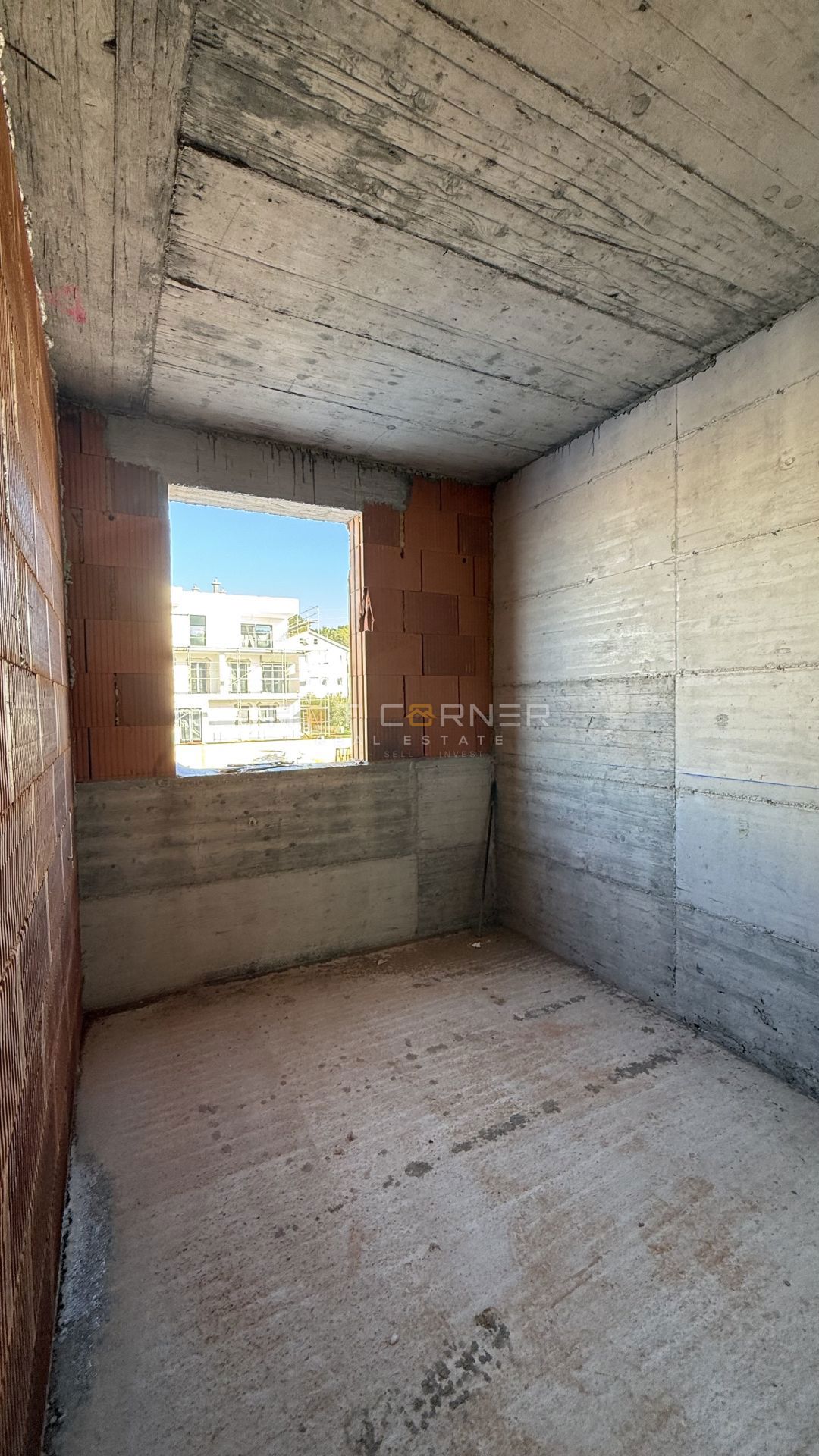 Pola Valmade – spazioso appartamento con grande terrazza e parcheggio, roh-bau, 96,7 m²