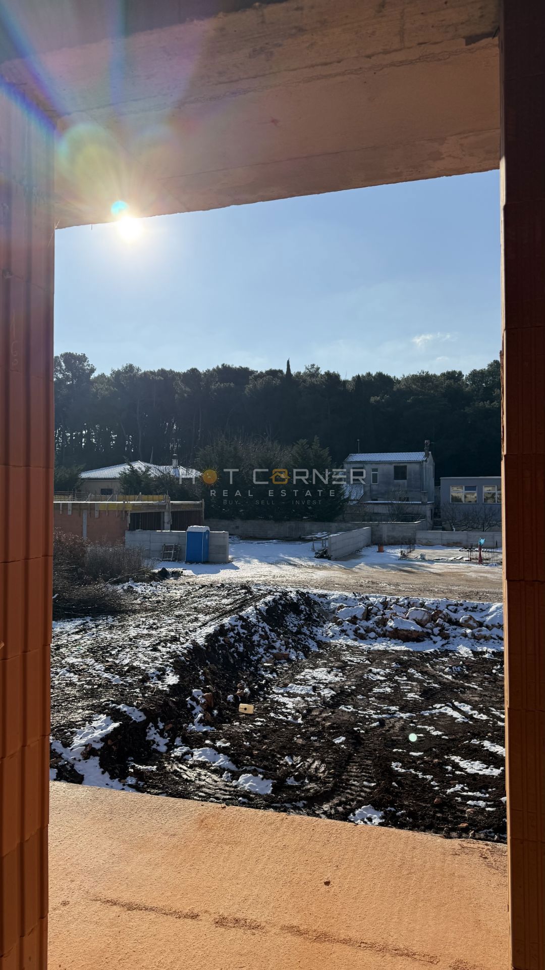 Pola Valmade – spazioso appartamento con grande terrazza e parcheggio, roh-bau, 96,7 m²