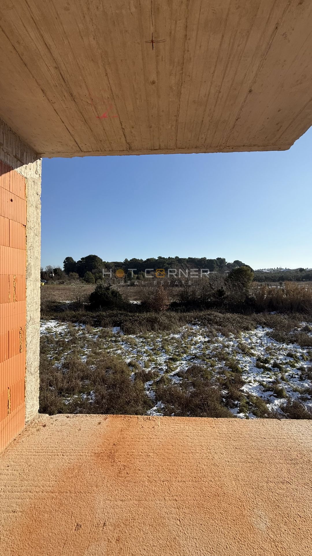 Pola Valmade – spazioso appartamento con grande terrazza e parcheggio, roh-bau, 96,7 m²