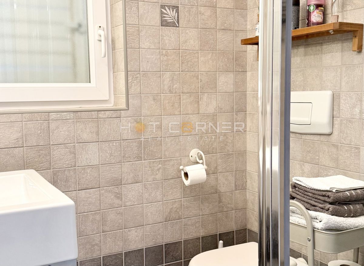 Casa con garage e vista mare