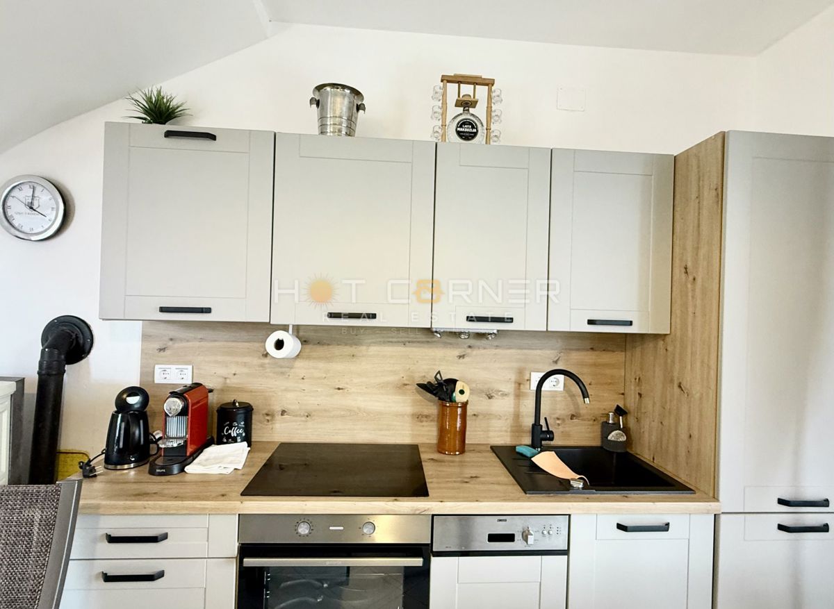 Casa con garage e vista mare