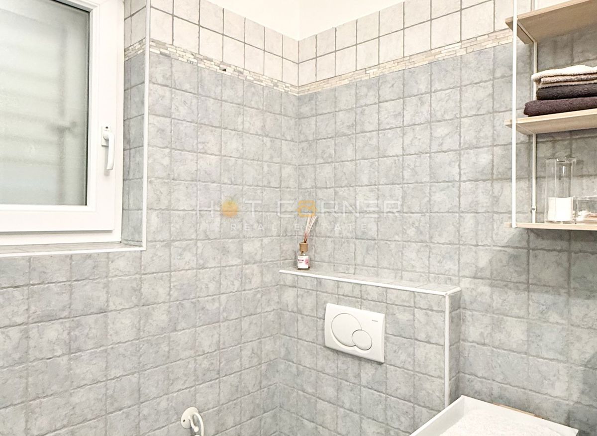 Casa con garage e vista mare