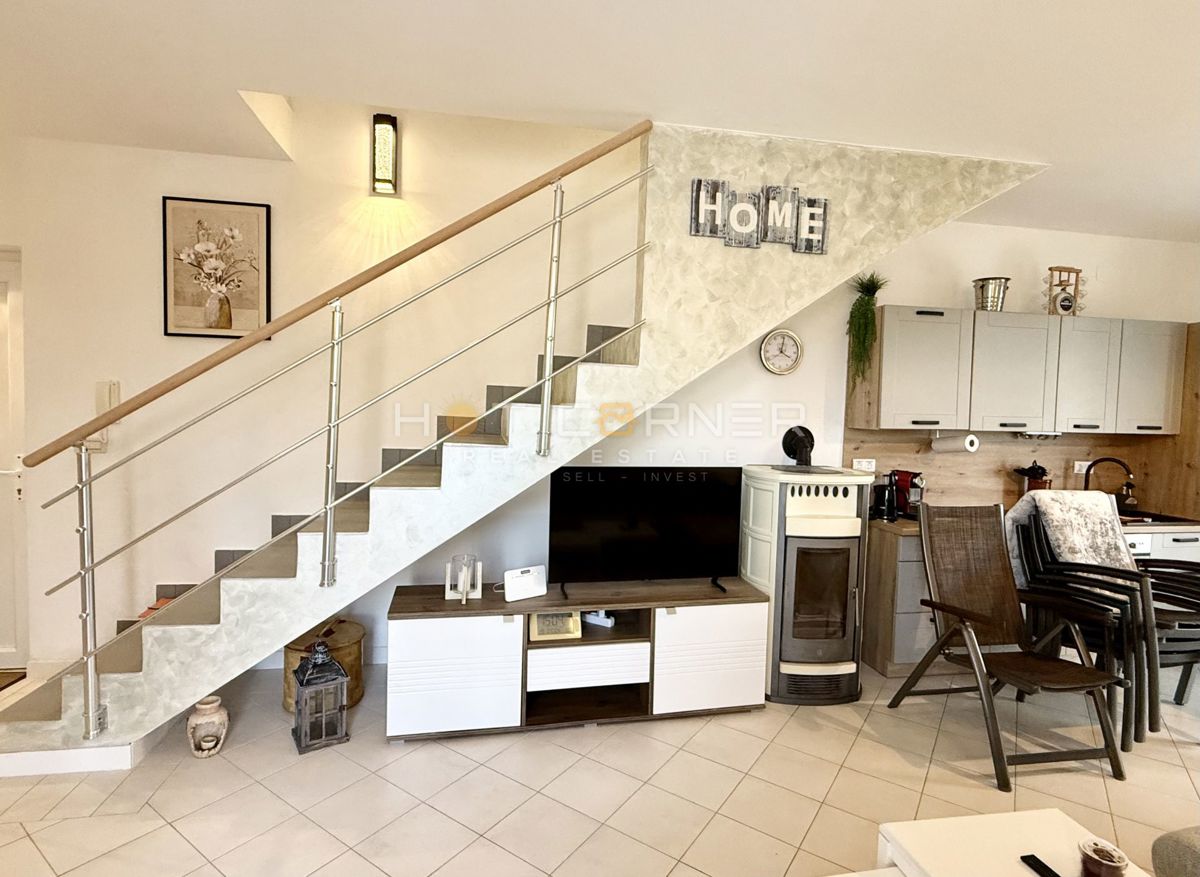 Casa con garage e vista mare