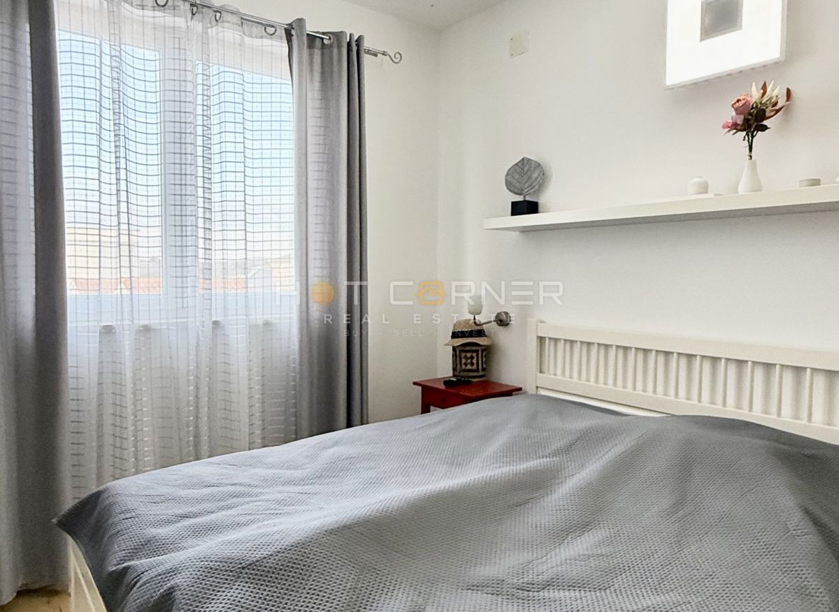 Casa con garage e vista mare