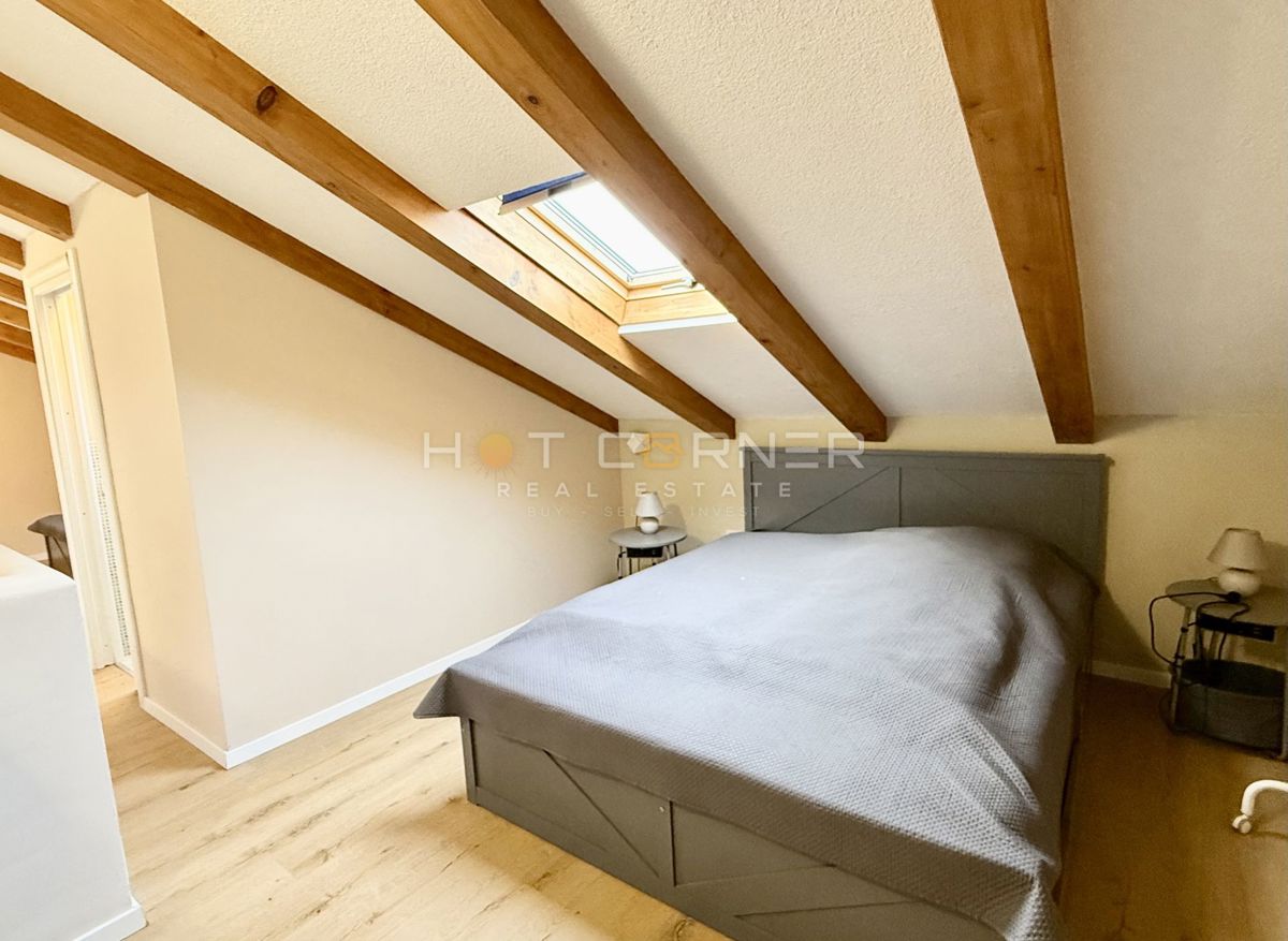 Casa con garage e vista mare