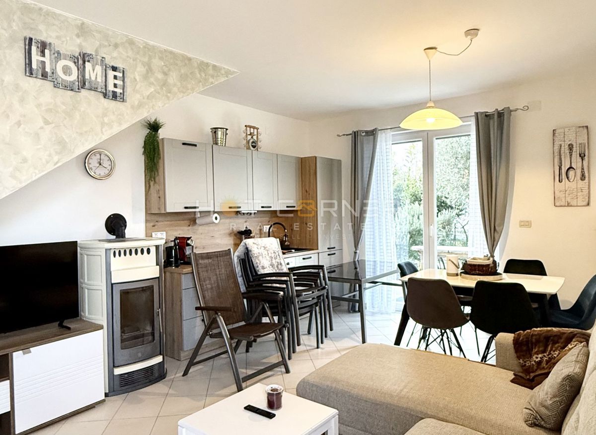 Casa con garage e vista mare