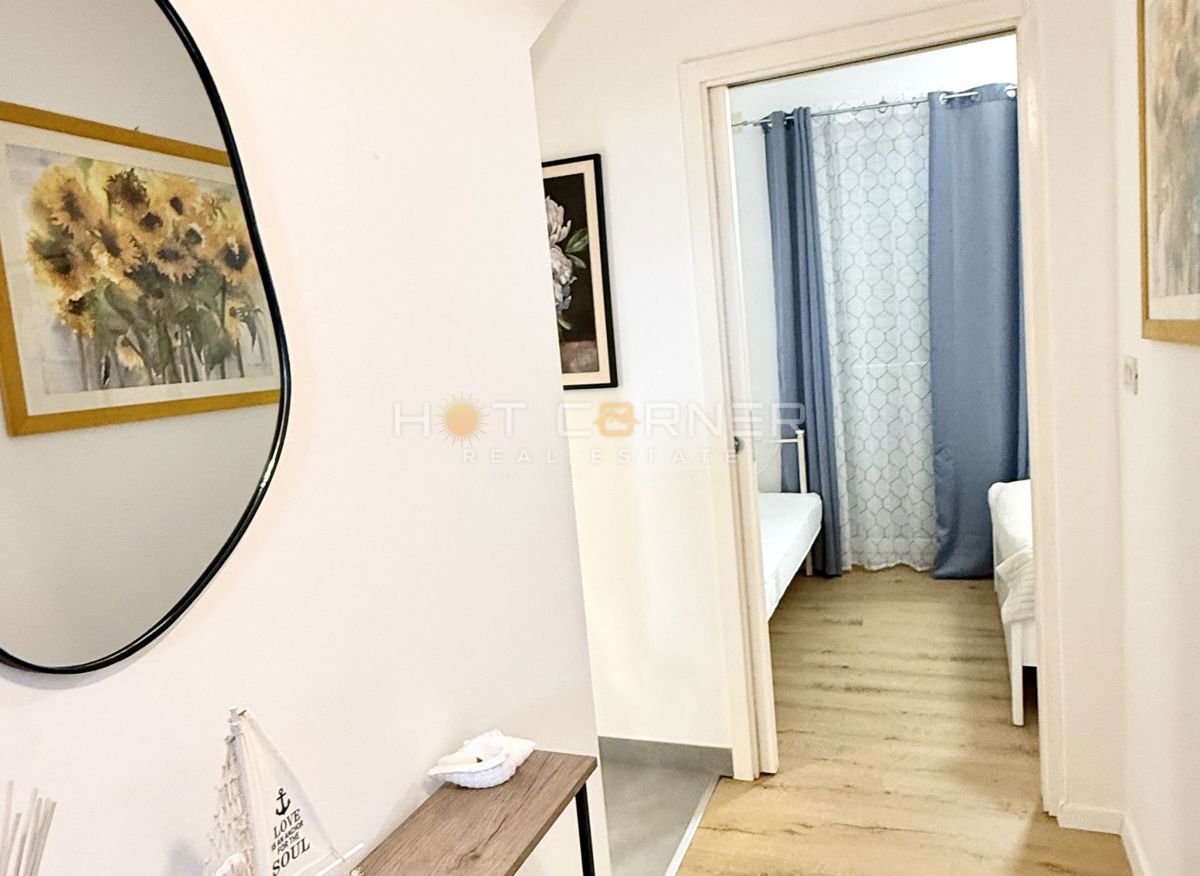 Casa con garage e vista mare