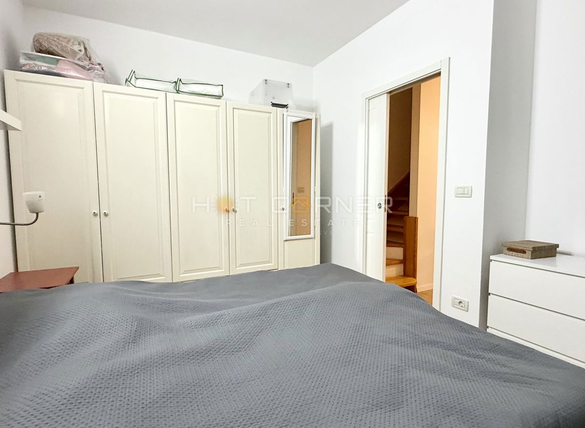 Casa con garage e vista mare