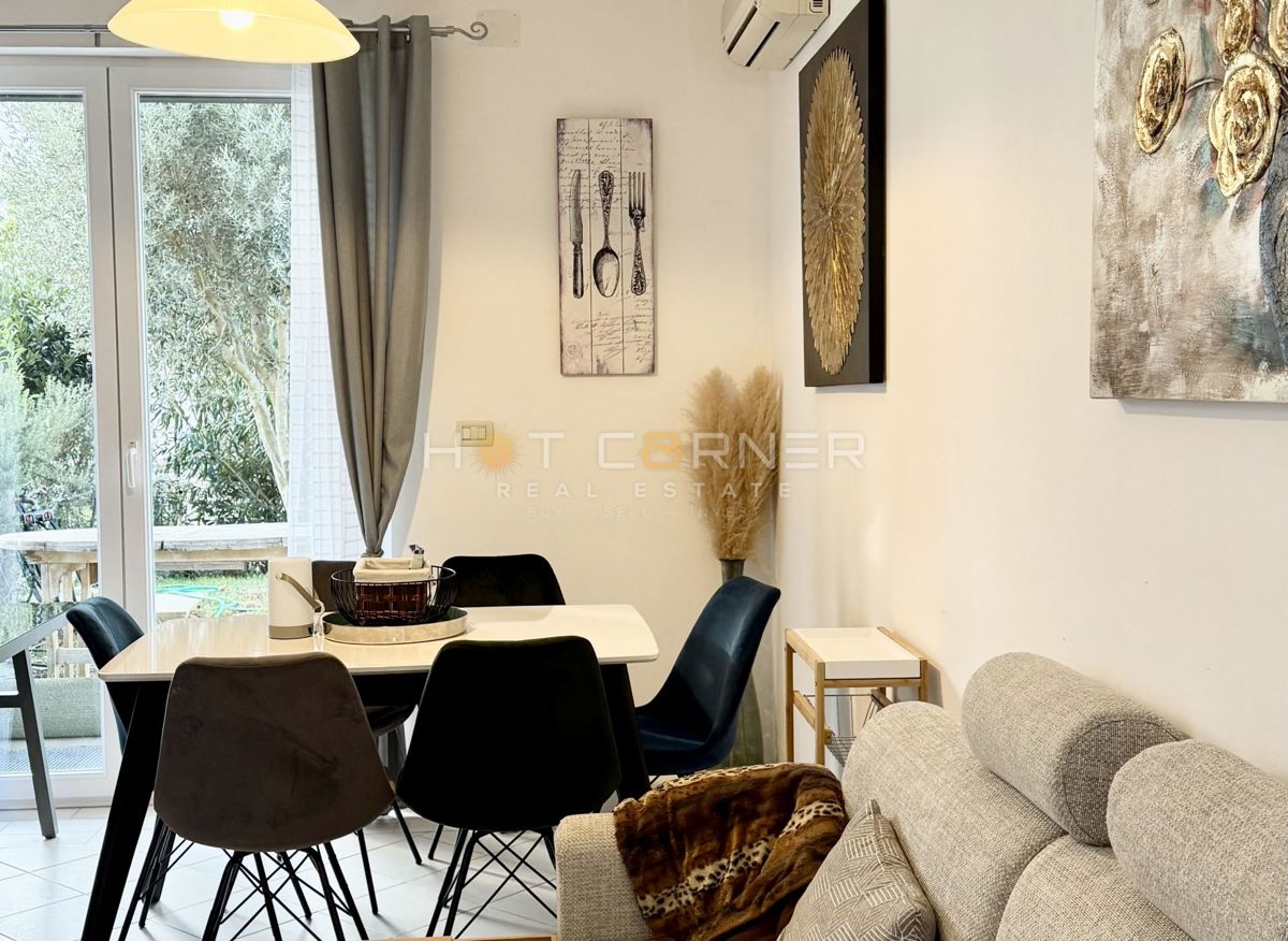 Casa con garage e vista mare