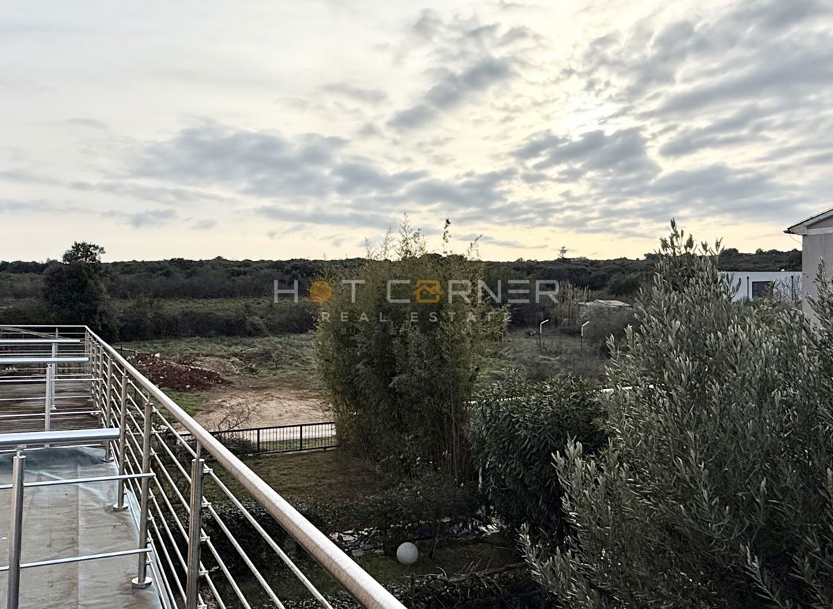 Casa con garage e vista mare