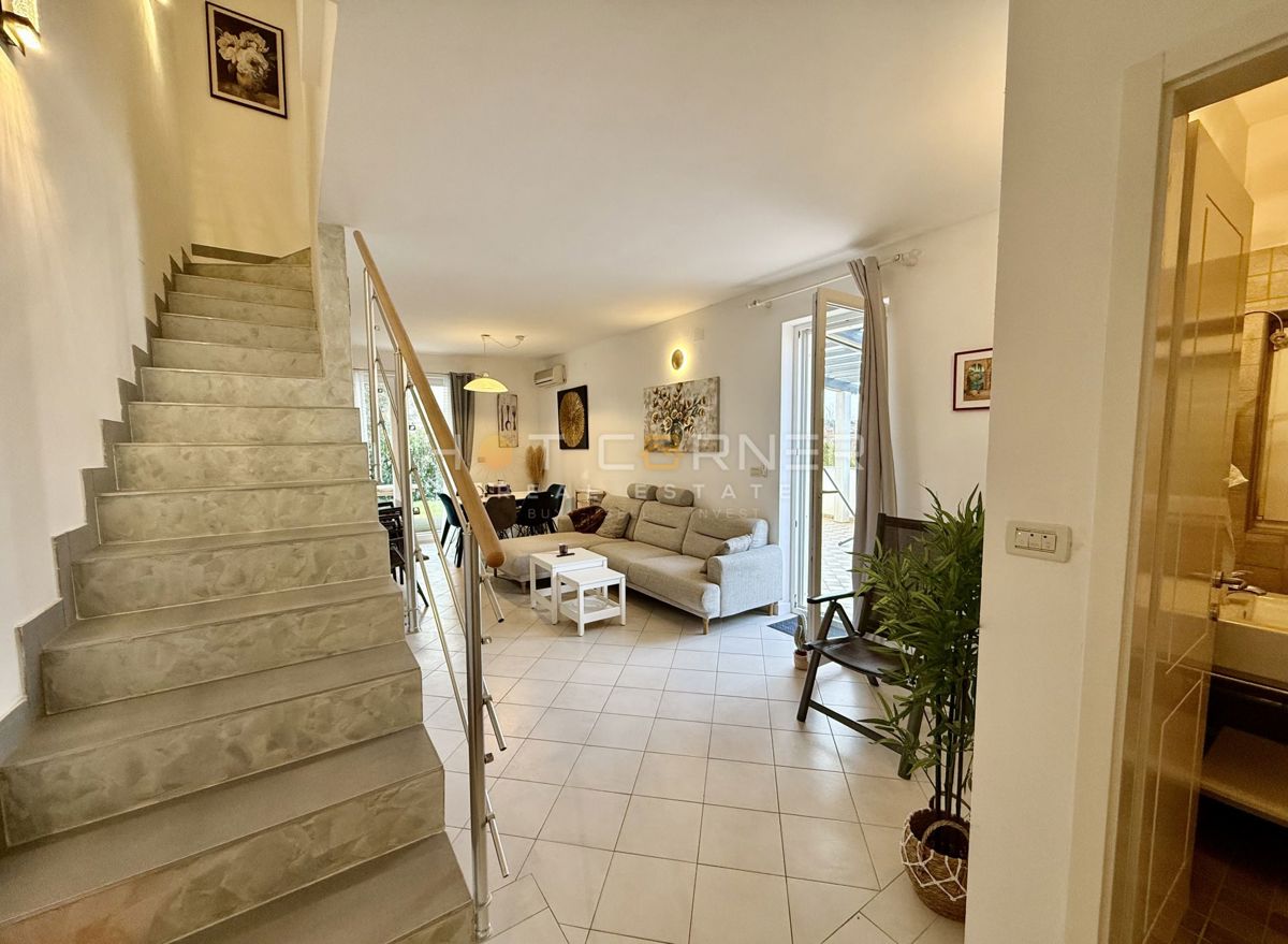 Casa con garage e vista mare