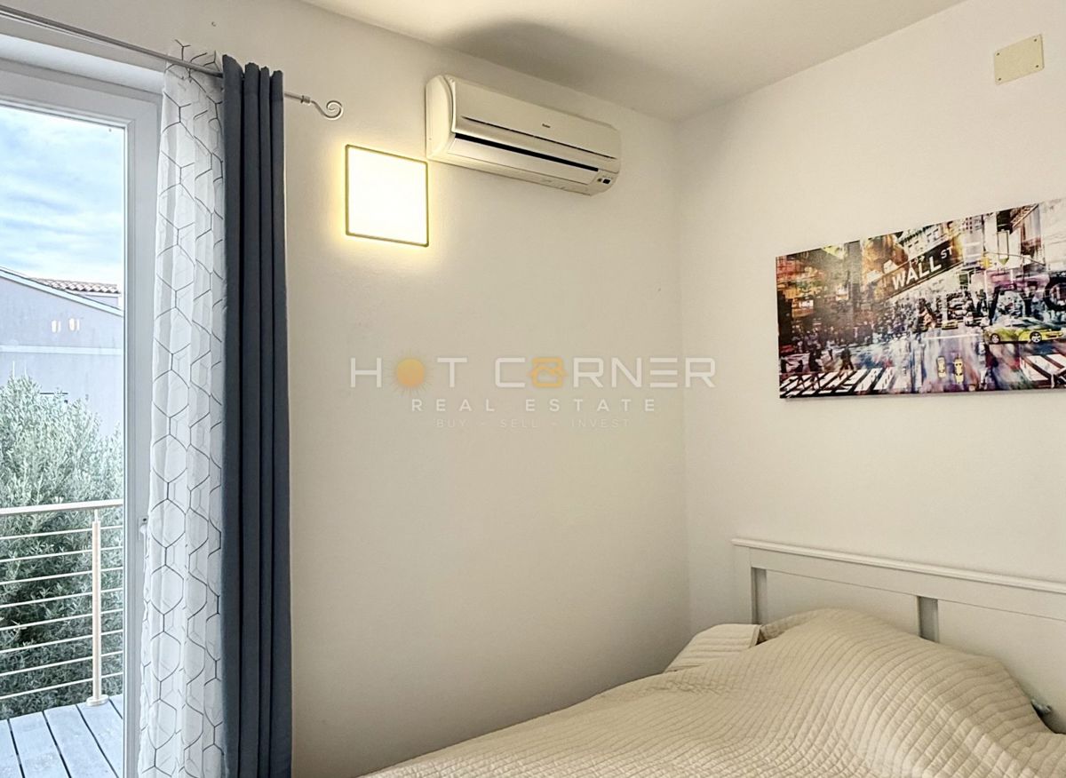 Casa con garage e vista mare