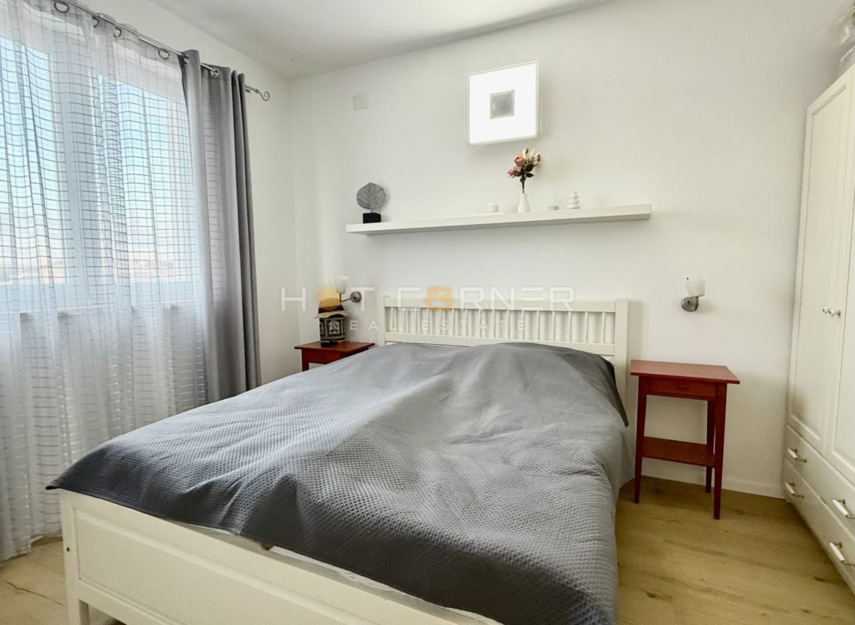 Casa con garage e vista mare