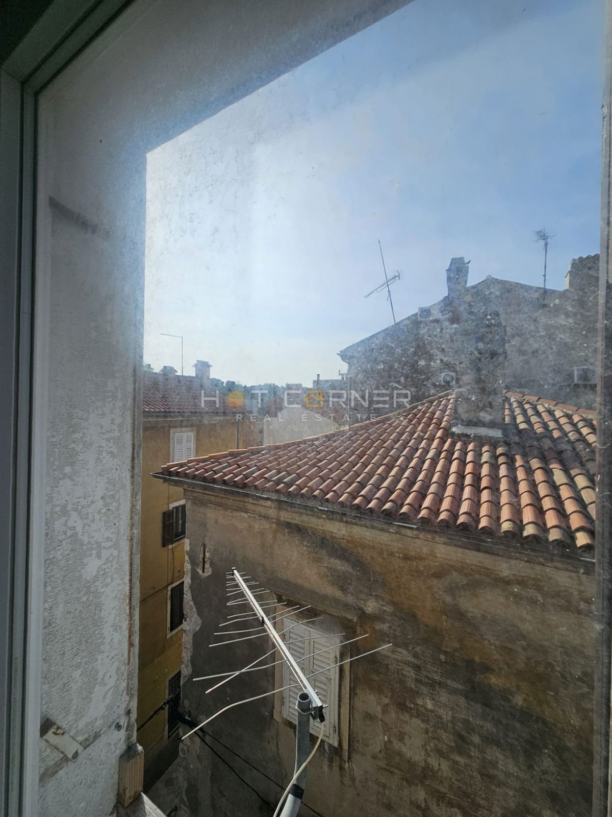 Fascino Austro-Ungarico in Vecchia Pola – 75 m², 3° Piano