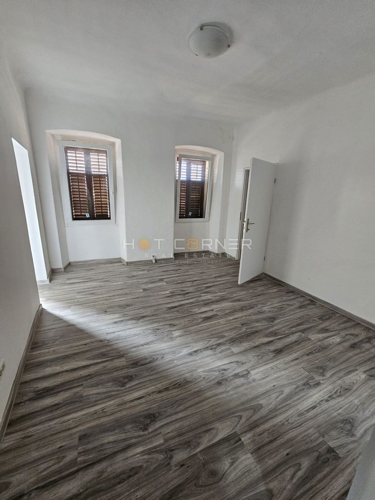 Fascino Austro-Ungarico in Vecchia Pola – 75 m², 3° Piano