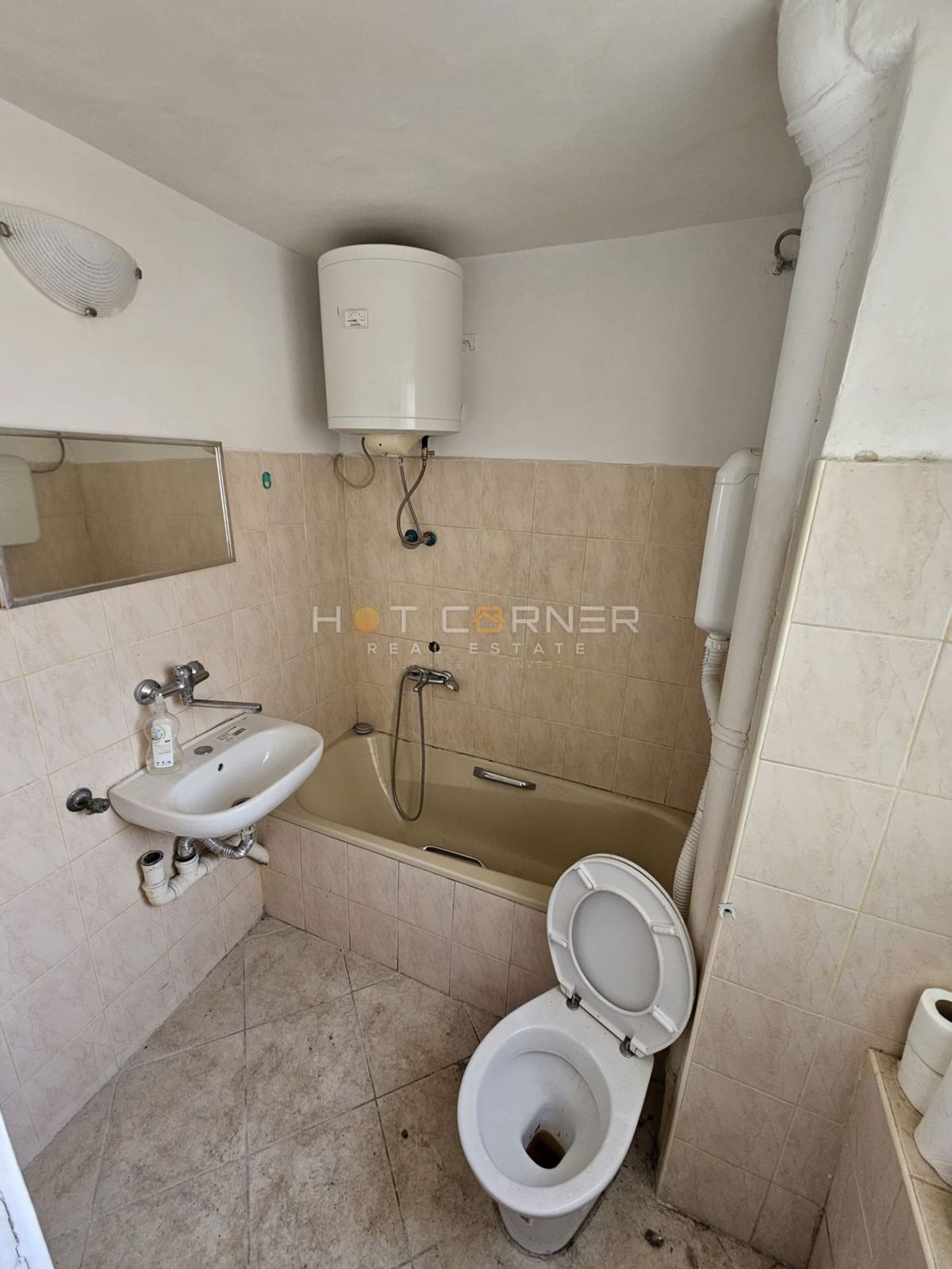 Fascino Austro-Ungarico in Vecchia Pola – 75 m², 3° Piano