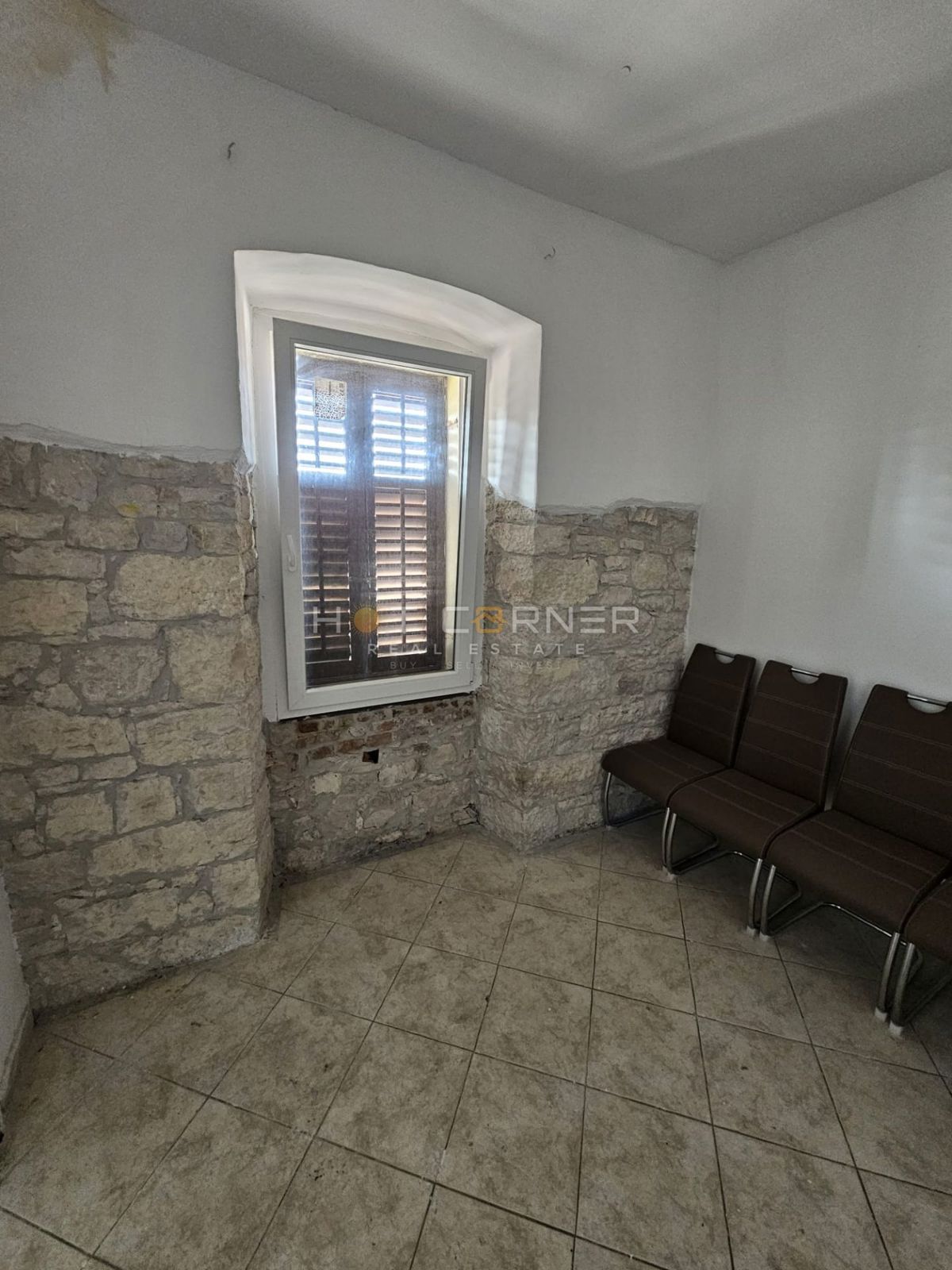 Fascino Austro-Ungarico in Vecchia Pola – 75 m², 3° Piano