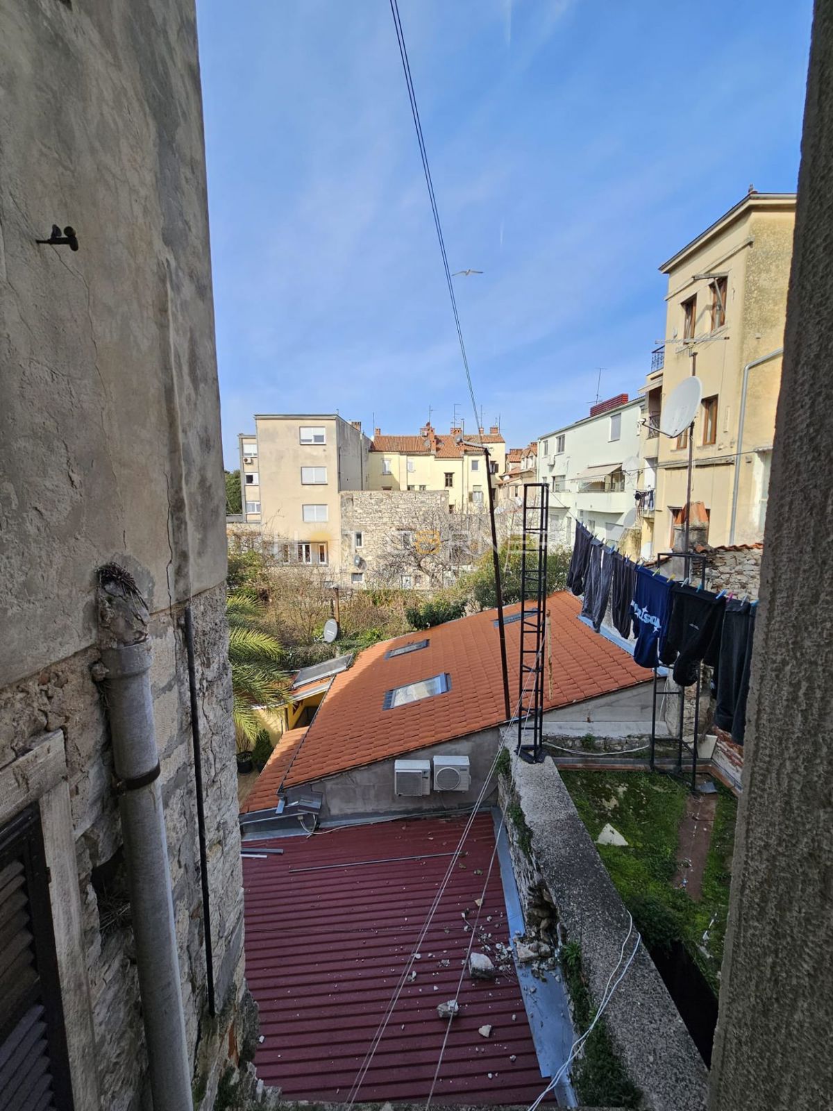 Fascino Austro-Ungarico in Vecchia Pola – 75 m², 3° Piano