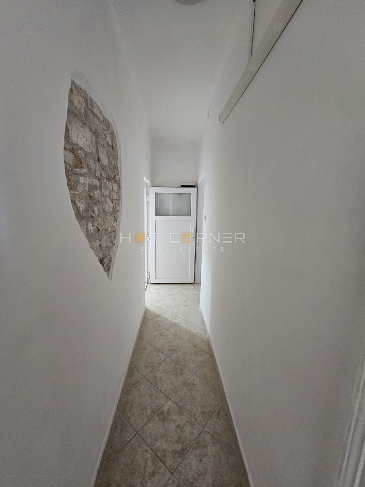 Fascino Austro-Ungarico in Vecchia Pola – 75 m², 3° Piano