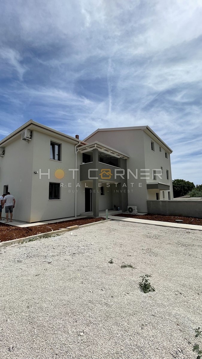 NUOVO! Pomer, villa con piscina, 3 camere da letto