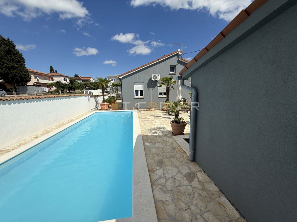 Pola, 2 case con piscina, 2 km dalla spiaggia, 3 km dal centro di Pola!