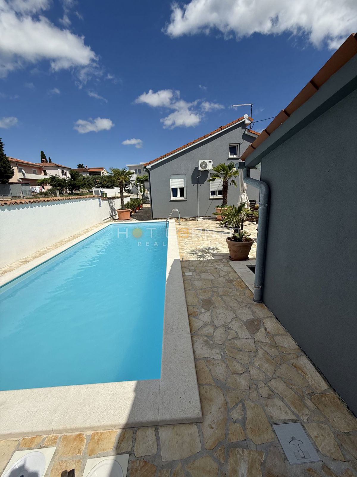 Pola, 2 case con piscina, 2 km dalla spiaggia, 3 km dal centro di Pola!