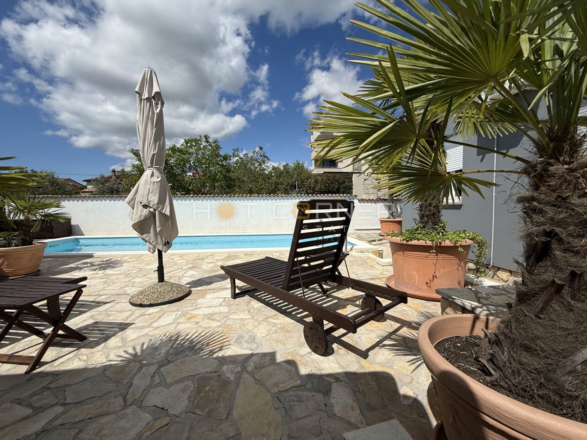 Pola, 2 case con piscina, 2 km dalla spiaggia, 3 km dal centro di Pola!