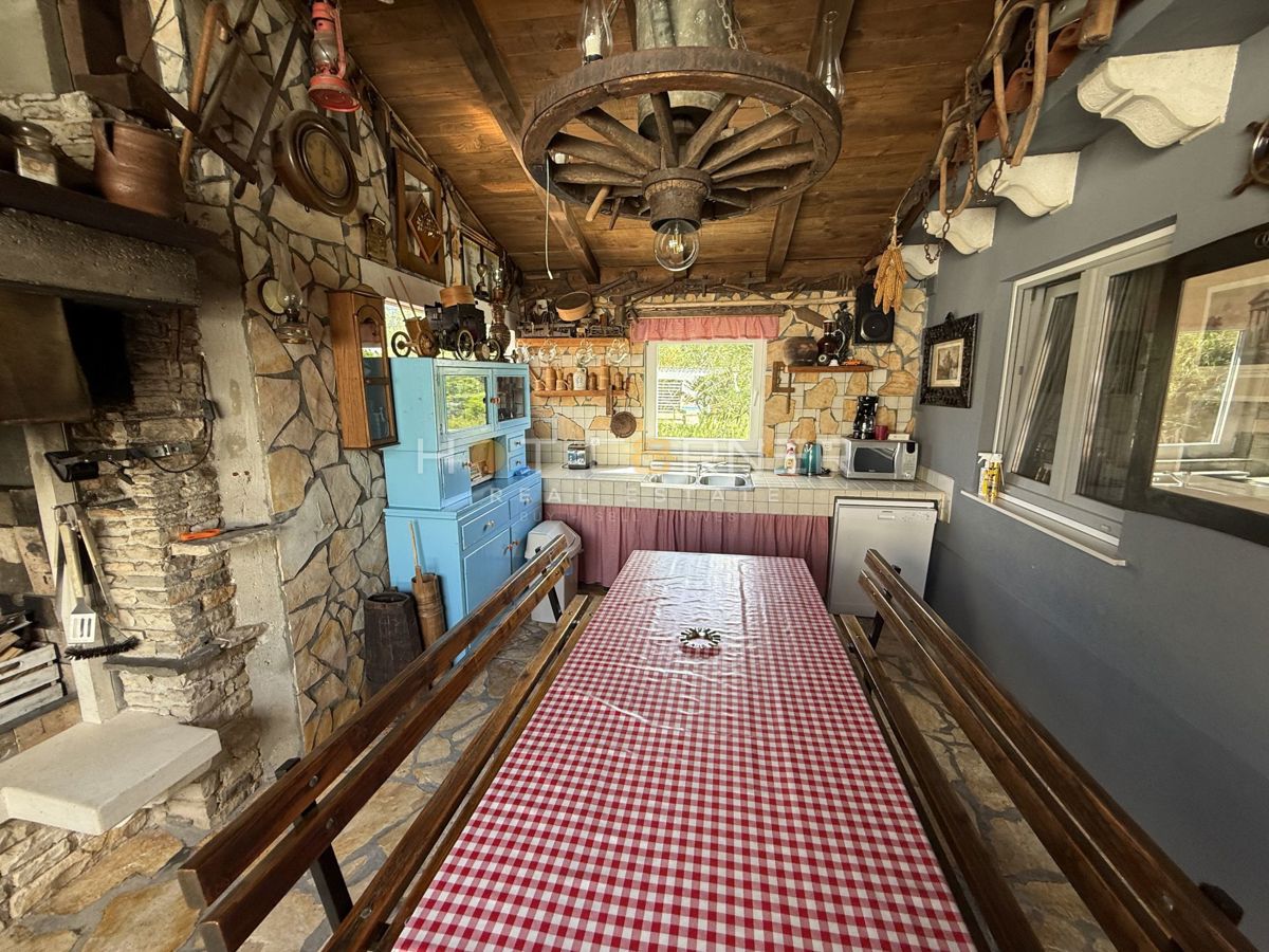 Pola, 2 case con piscina, 2 km dalla spiaggia, 3 km dal centro di Pola!