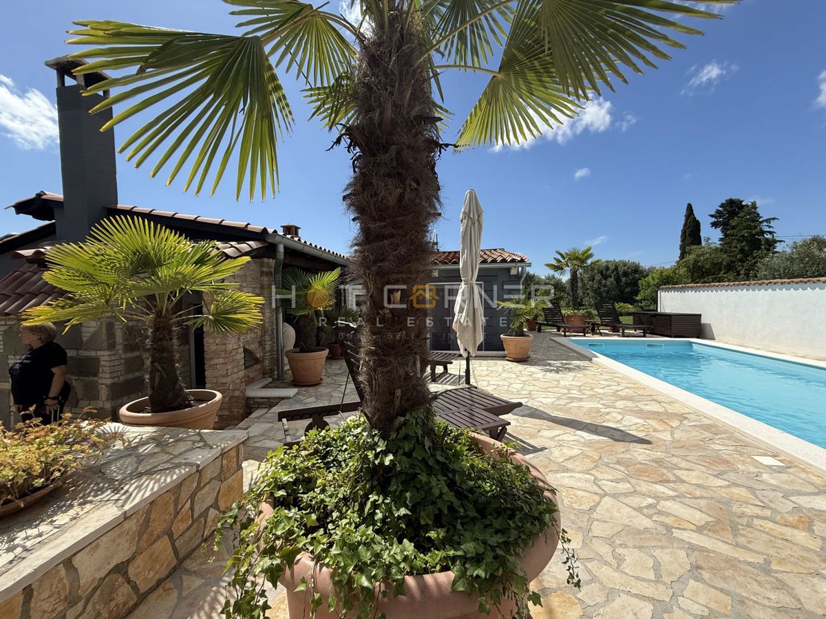 Pola, 2 case con piscina, 2 km dalla spiaggia, 3 km dal centro di Pola!