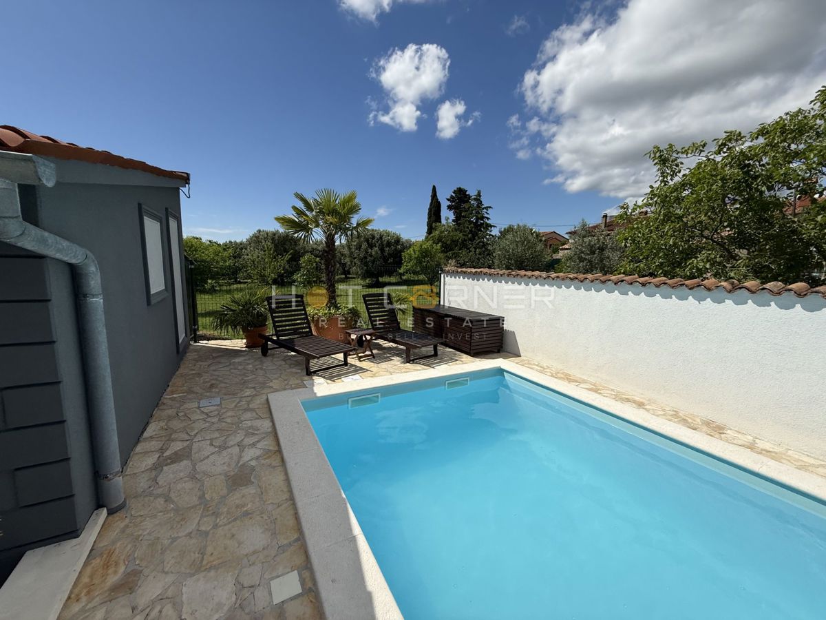 Pola, 2 case con piscina, 2 km dalla spiaggia, 3 km dal centro di Pola!