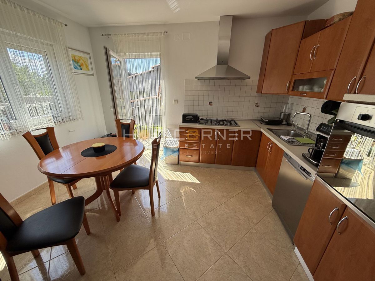 Pola, 2 case con piscina, 2 km dalla spiaggia, 3 km dal centro di Pola!