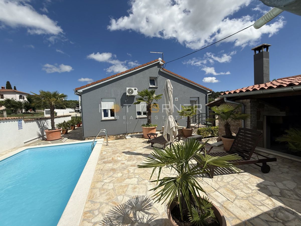 Pola, 2 case con piscina, 2 km dalla spiaggia, 3 km dal centro di Pola!