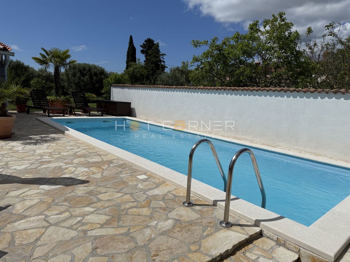 Pola, 2 case con piscina, 2 km dalla spiaggia, 3 km dal centro di Pola!