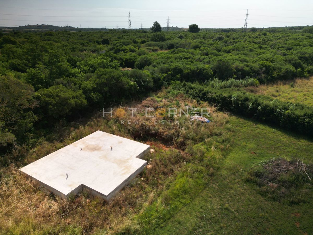 Occasione unica – Villa moderna con piscina e giardino a Valdebek, Pola