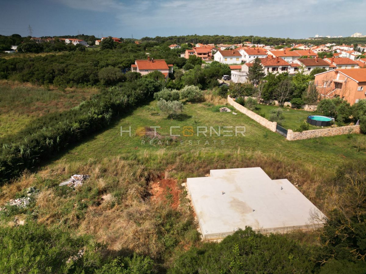Occasione unica – Villa moderna con piscina e giardino a Valdebek, Pola