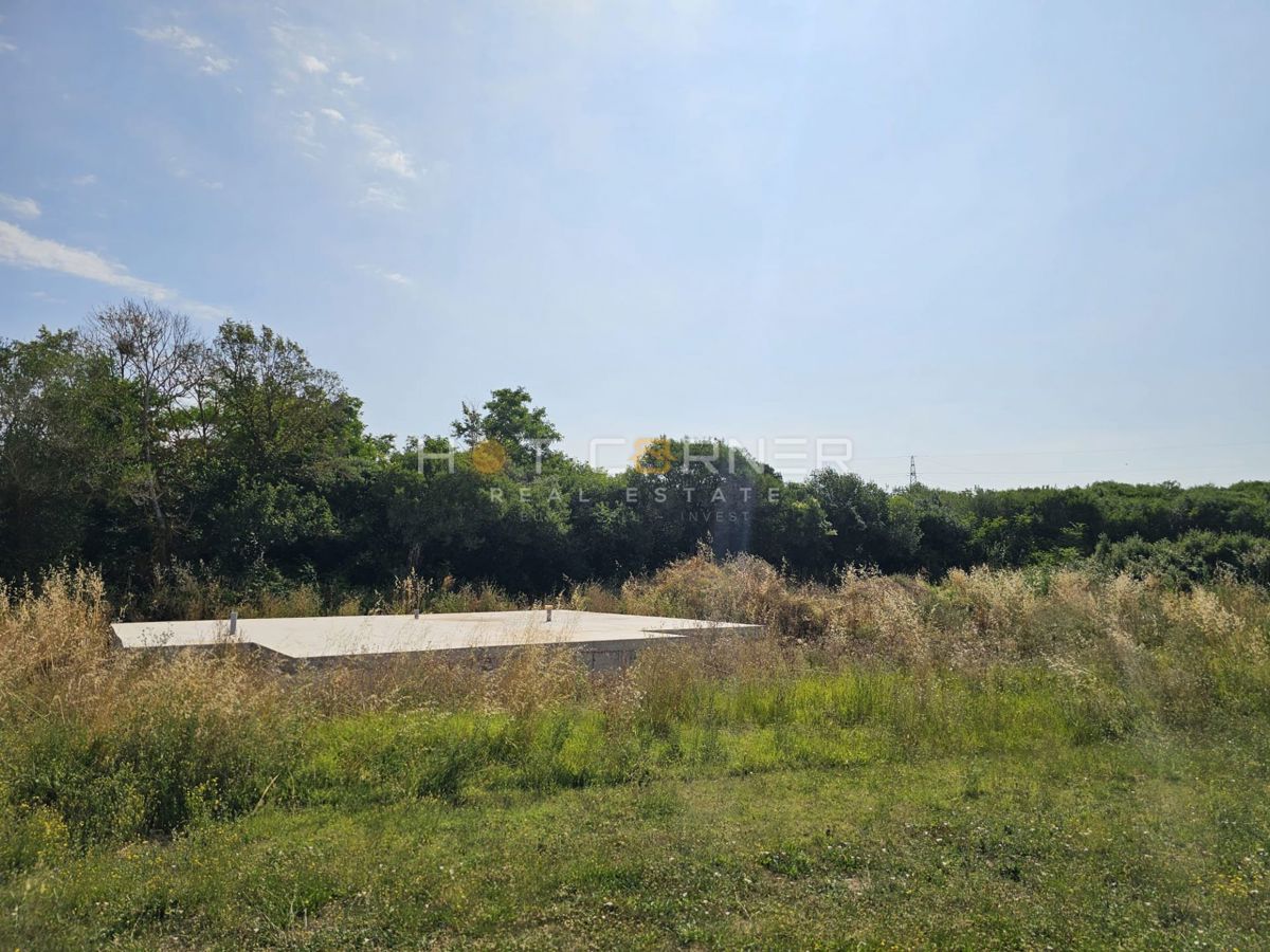 Occasione unica – Villa moderna con piscina e giardino a Valdebek, Pola